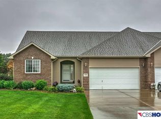 2902 Eagle Hills Cir, Papillion, NE 68133