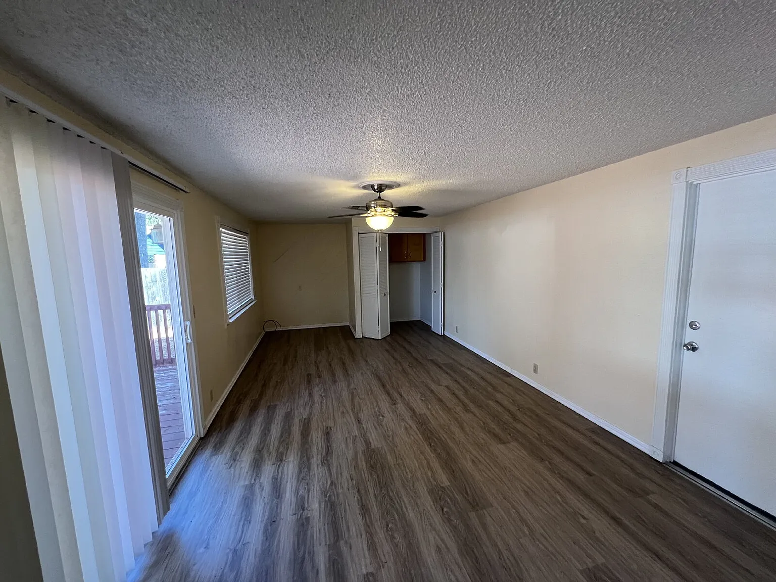 3 bed, 2.0 bath, 1320 sqft, $2,295 — Photo 4