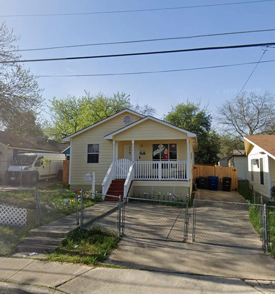 3 bed, 1090 sqft, $1,800 — Photo 1