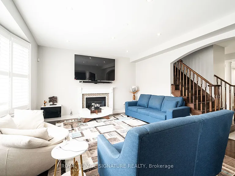 1071 Syndenham Ln — Photo 8