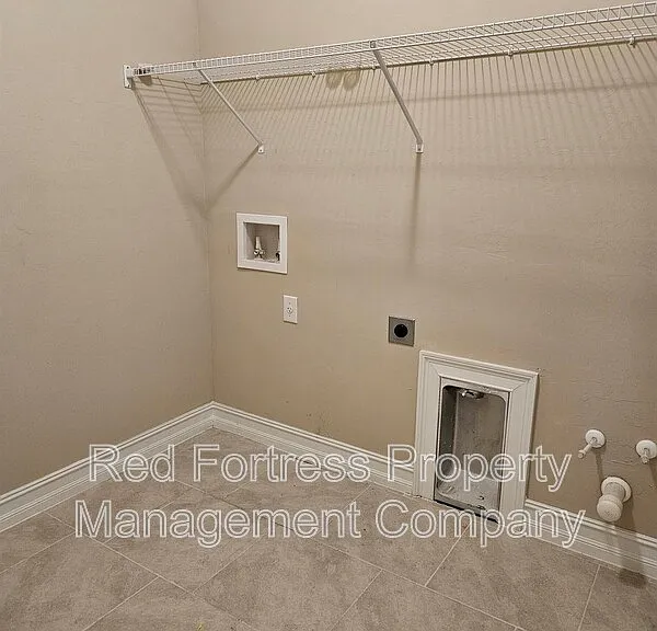 623 Parkshore Lake Ave — Photo 16
