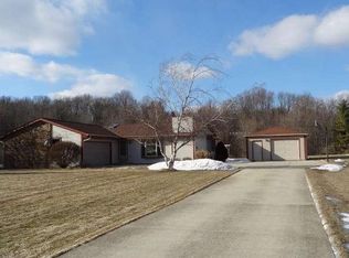 3326 Hubertus Rd, Hubertus, WI 53033