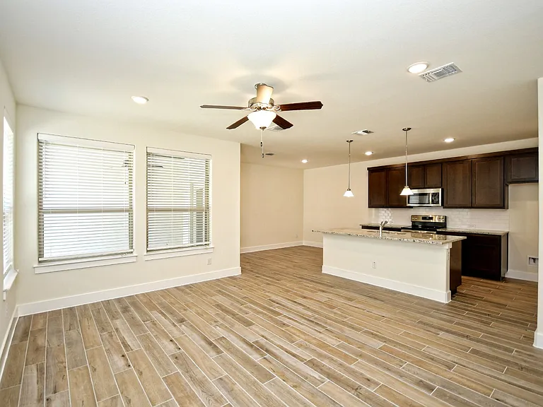 408 Parkline Dr — Photo 7