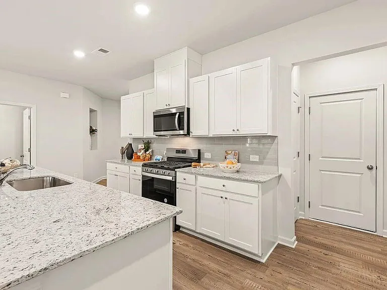 660 Point Place Dr — Photo 11