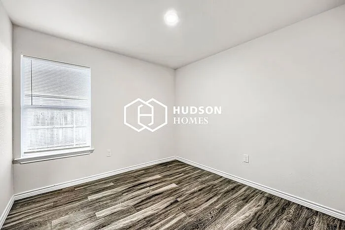 7031 Phoenix Dr — Photo 9