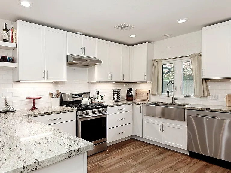4007 Markham St — Photo 5