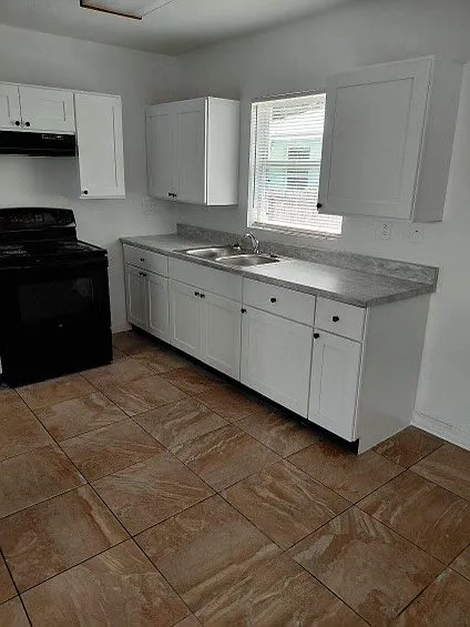 1058 Highland St — Photo 6