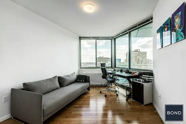 Rented by Bond New York | media 7