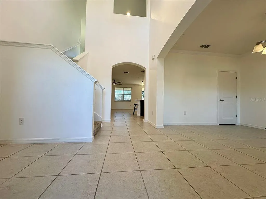 5 bed, 3.5 bath, 2768 sqft, $2,775 — Photo 3
