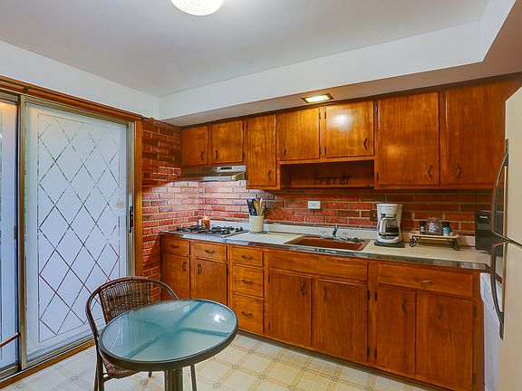 4th image of 3829 Ayres Ct