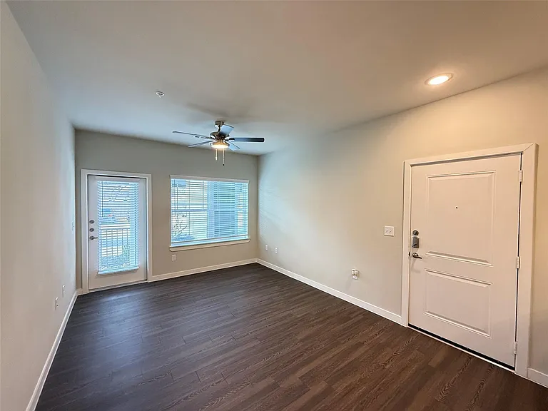 2102 Antoine Dr #A13313 — Photo 5