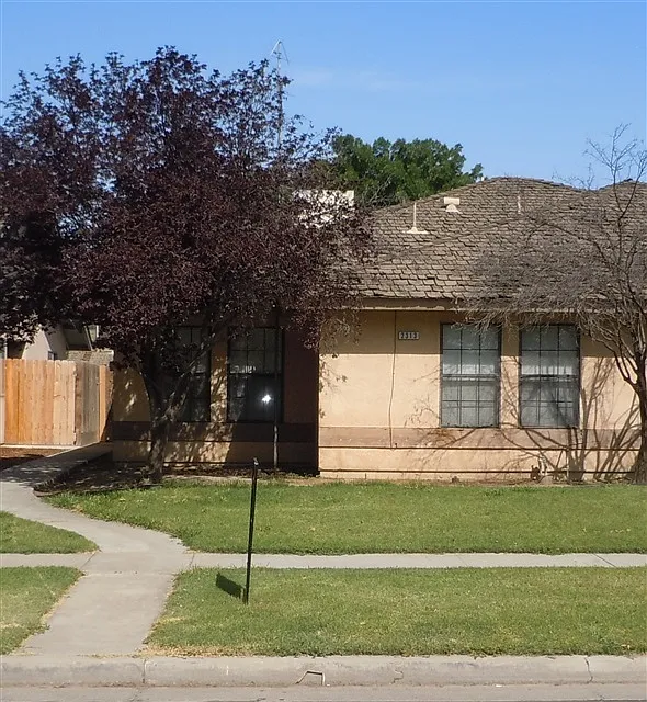 2313 N 10th Ave photo 1