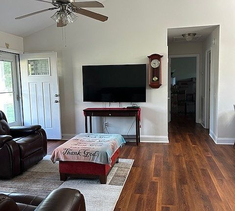 4th image of 490 4th Ave