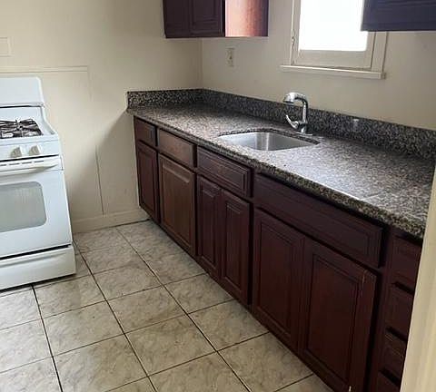 4th image of 3006 Pasteur Ave