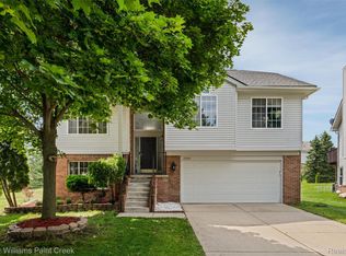 3201 Lynhurst Ct, Rochester, MI 48306