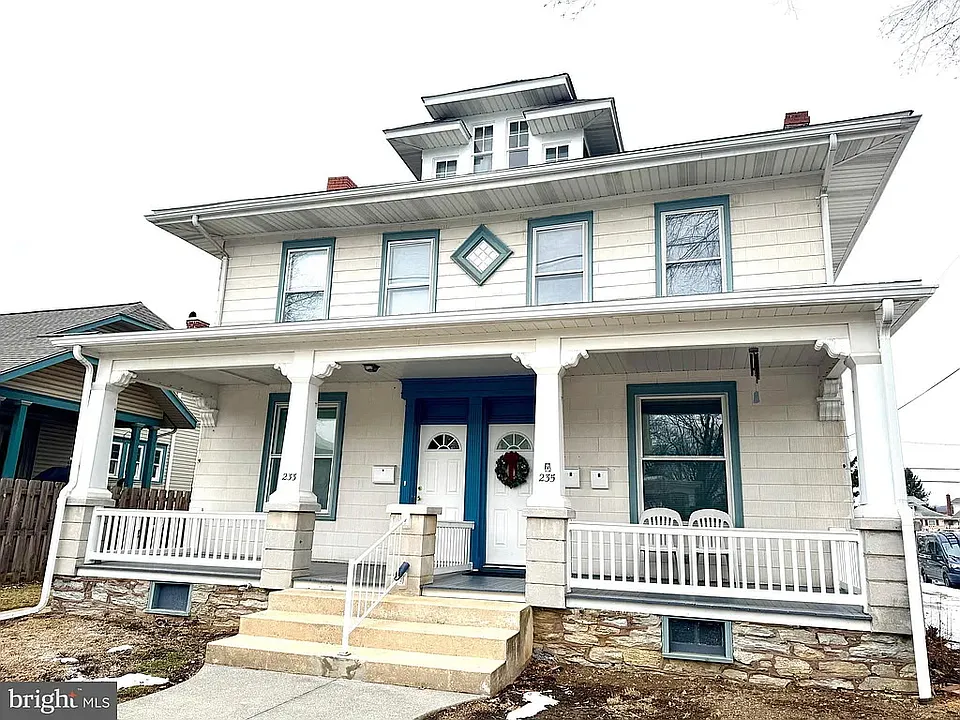 235 E Maple St