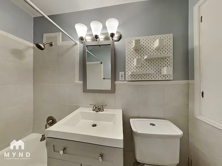 1076 S Monroe St — Photo 14