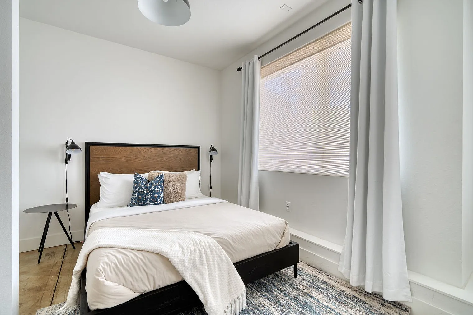 1 bed, 1.0 bath, 742 sqft, $2,463 — Photo 4