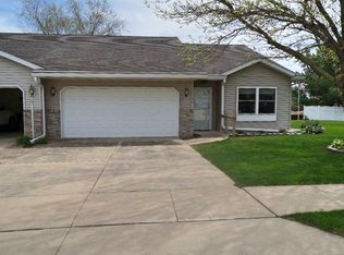106 Westridge Ct, La Porte City, IA 50651
