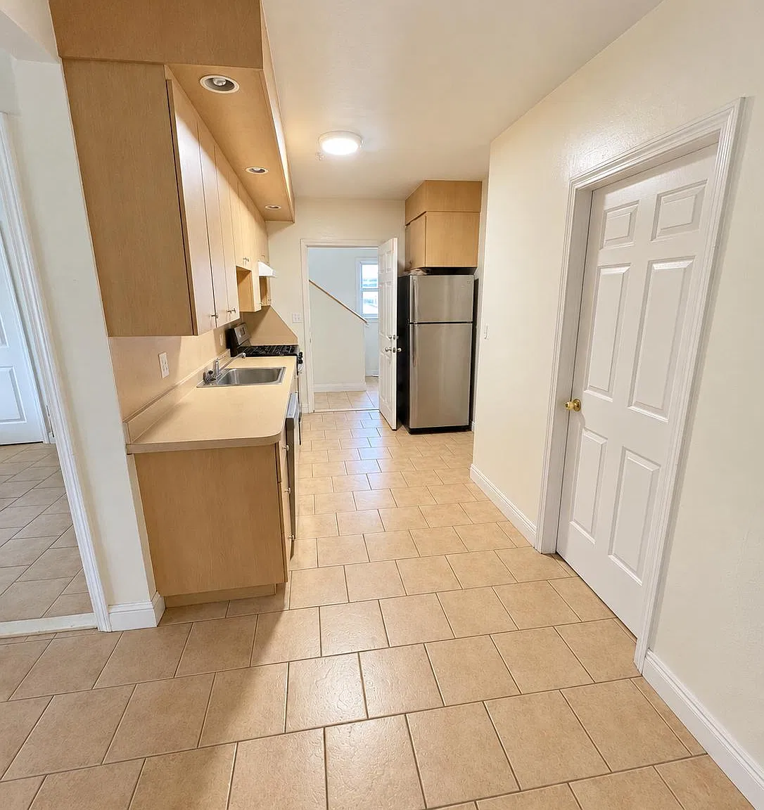 3 bed, $2,700 — Photo 2