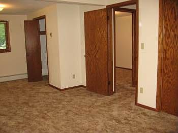 2nd image of 815 Golf View Ln APT 2
