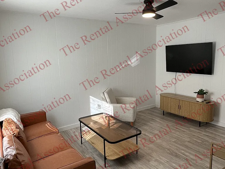 401 Cryer St #C — Photo 2