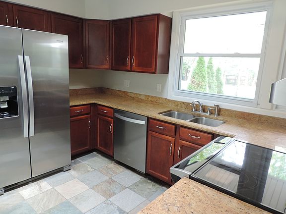 4th image of 409 Pleasant Dr