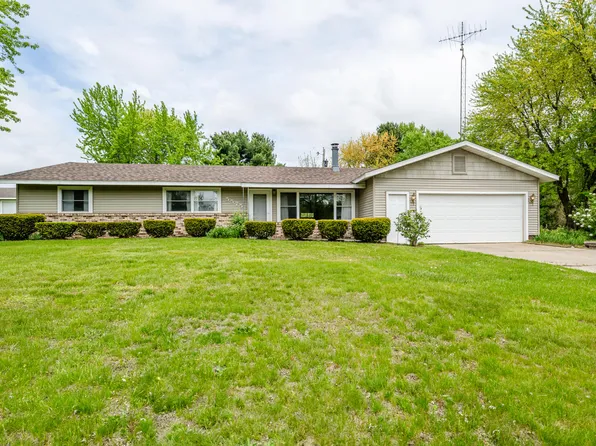 5575 Meadowbrook Rd, Eau Claire, MI 49111
