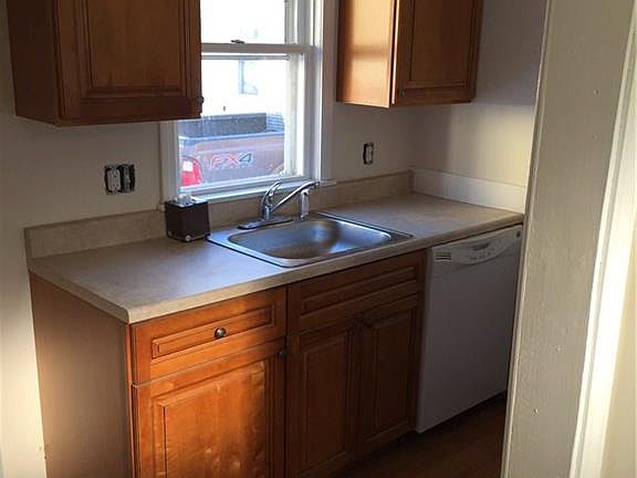 4th image of 250 Waterman Ave