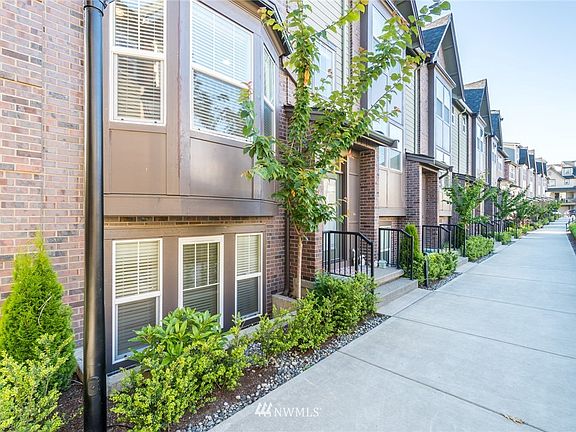 2nd image of 1325 Greenwich Walk NE #28.6