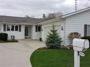 11826 N Strohs Dr, Syracuse, IN