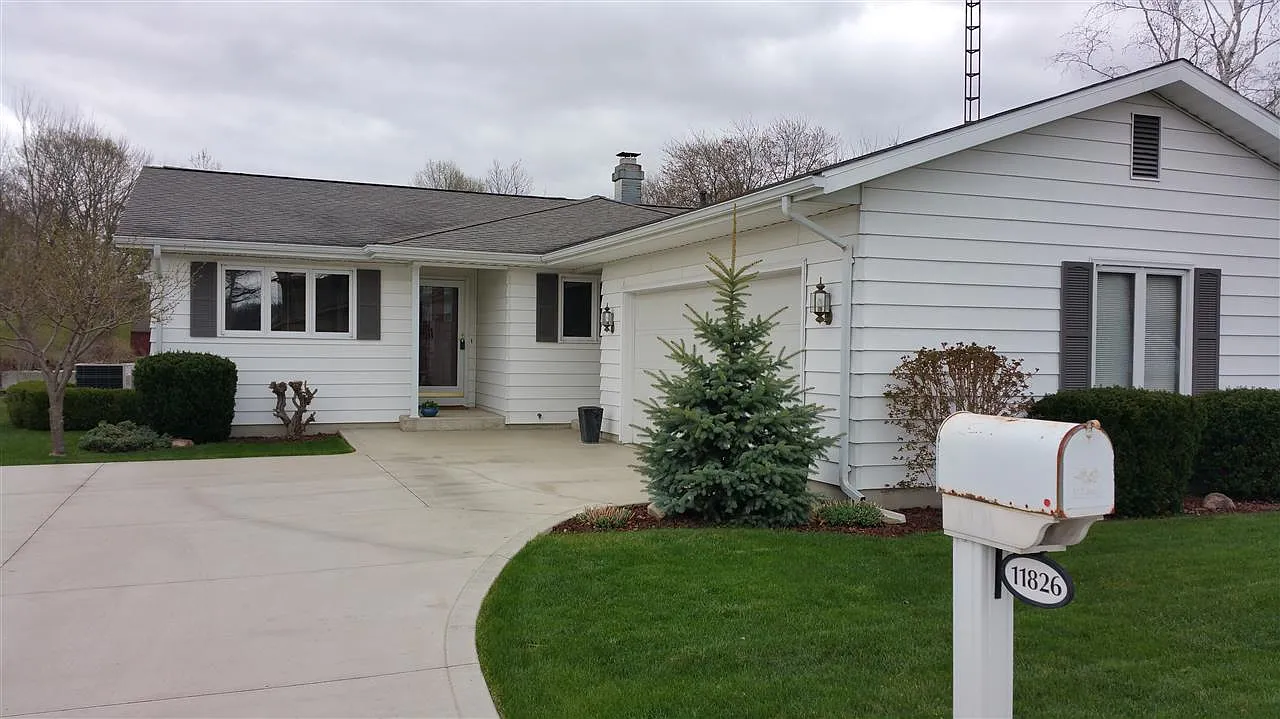 11826 N Strohs Dr photo 1