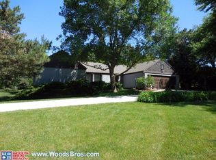 6800 Eastshore Dr, Lincoln, NE 68516