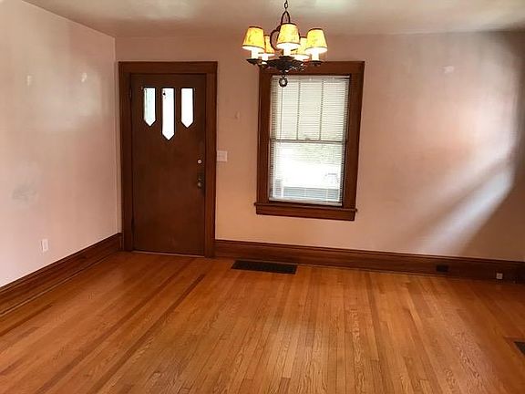 Living Rm showing Front door