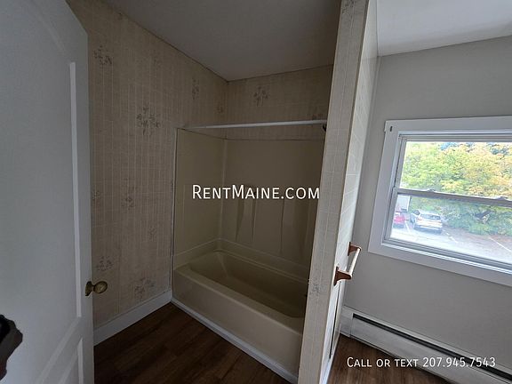 5th image of 103 Pine St APT 3