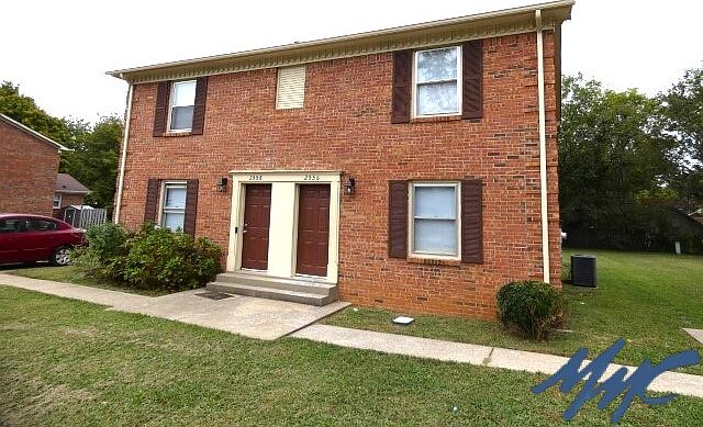 1st image of 2556 Oak Hill Dr