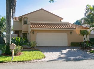 2805 Garden Dr, Hollywood, FL 33026