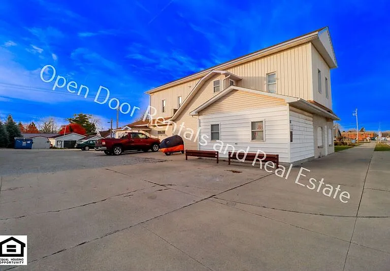 255 S Wayne St #202 — Photo 1