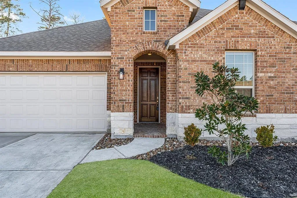 4 bed, 3.0 bath, 2645 sqft, $2,700 — Photo 2