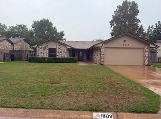 1809 Gingham Ln, Enid, OK 73703