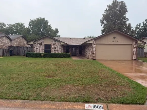 1809 Gingham Ln, Enid, OK 73703