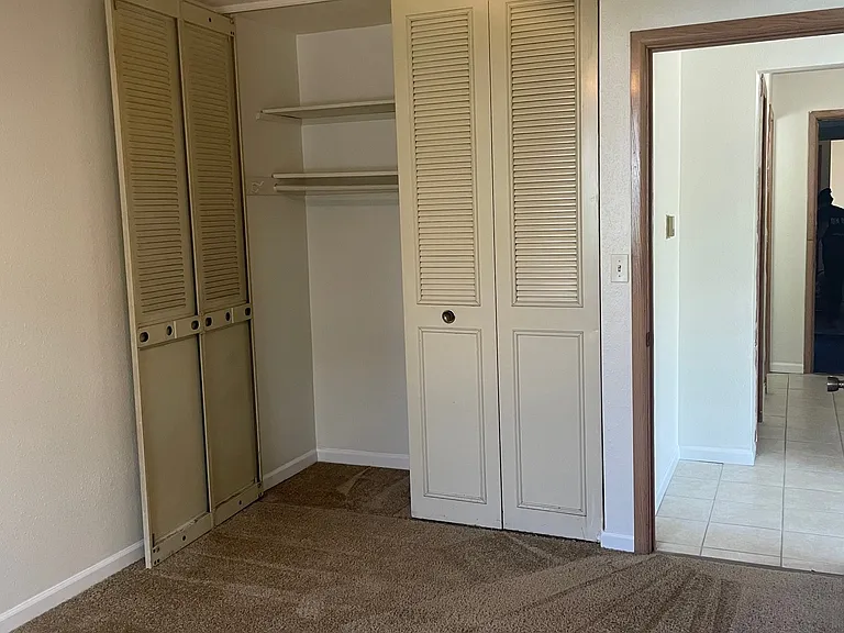 2619 N Oakland Ave — Photo 20