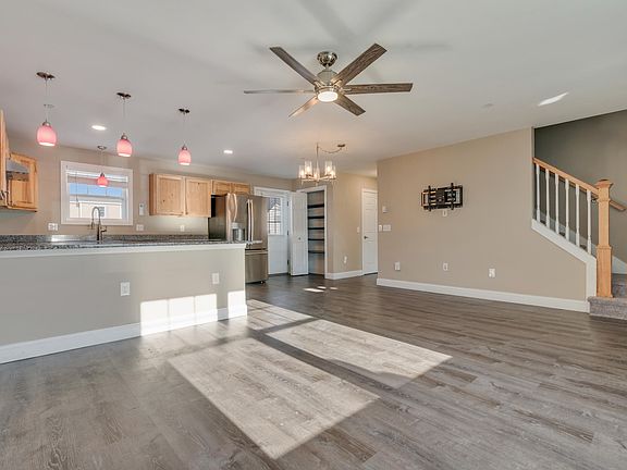 3rd image of 6 Boulder Lane #6