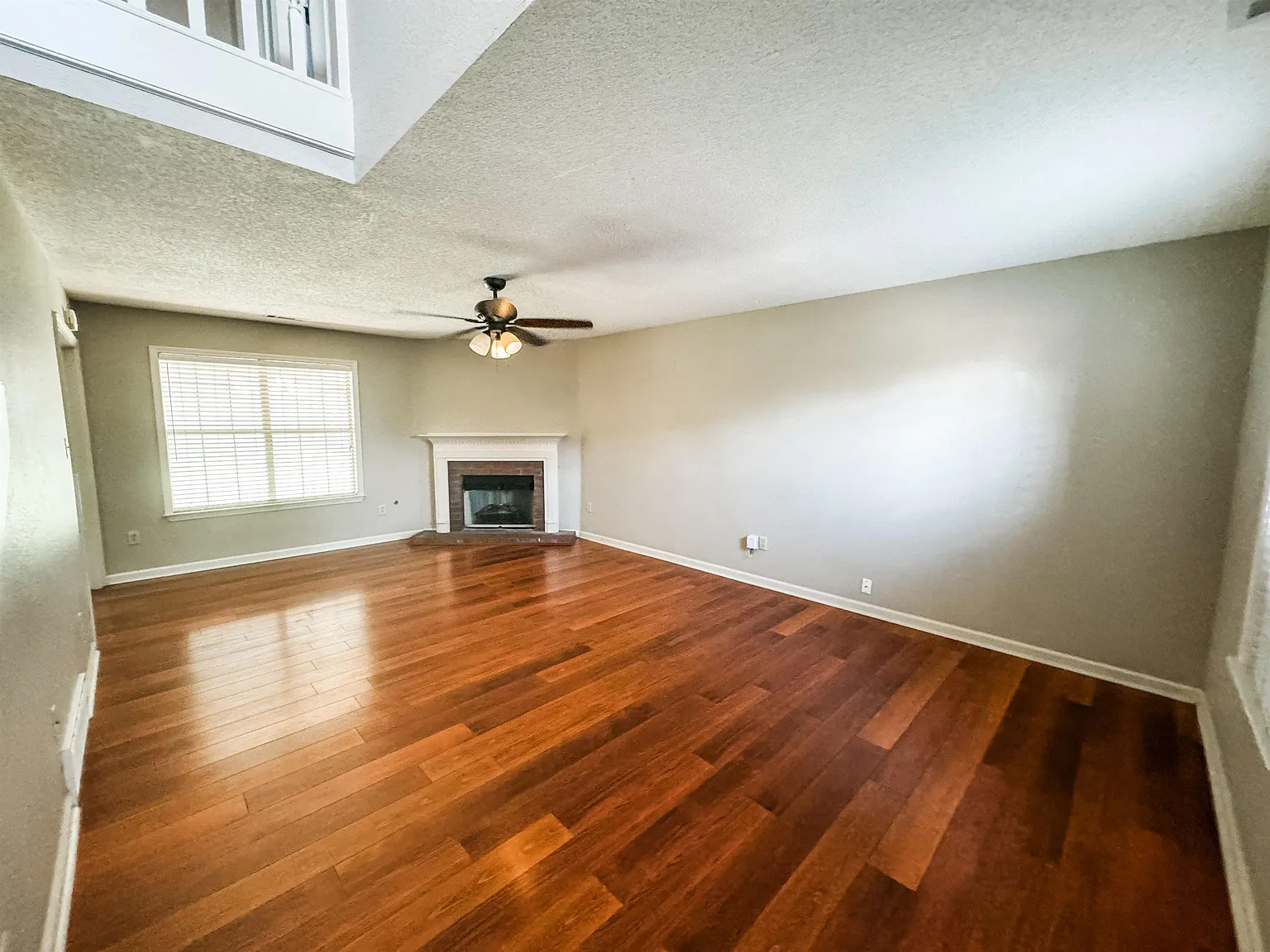 3 bed, 2.5 bath, 2197 sqft, $2,600 — Photo 2