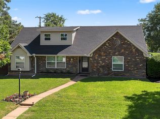 921 Blue Lake Dr, Fort Worth, TX 76103