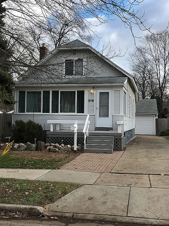 318 N Gainsborough Ave photo 1