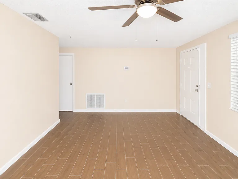 10801 Oldham Rd — Photo 4