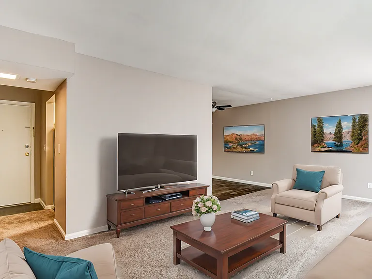 Fox Hunt Apartments — Photo 11