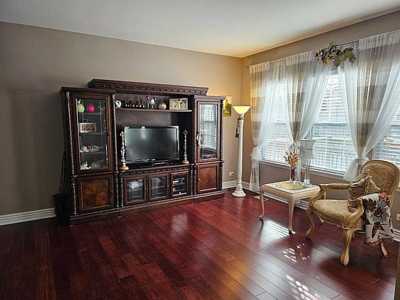 5th image of 6062 Canterbury Ln