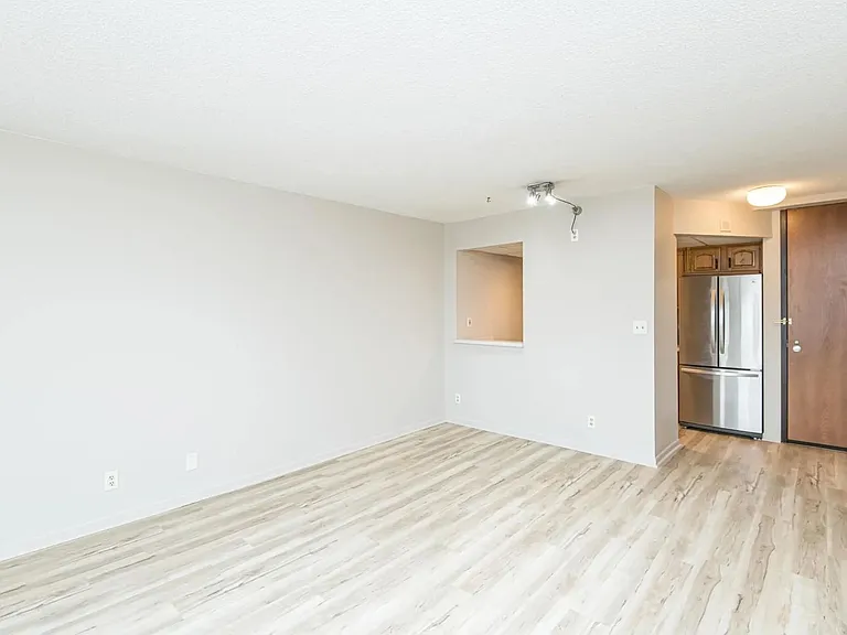 220 Broadway Ave S #908 — Photo 5